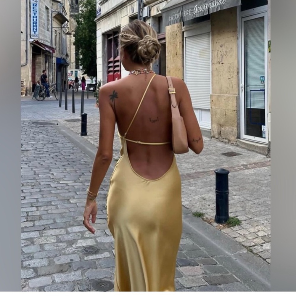 NWT Commense Moonlight Open Back Satin Slit
Long Dress Yellow